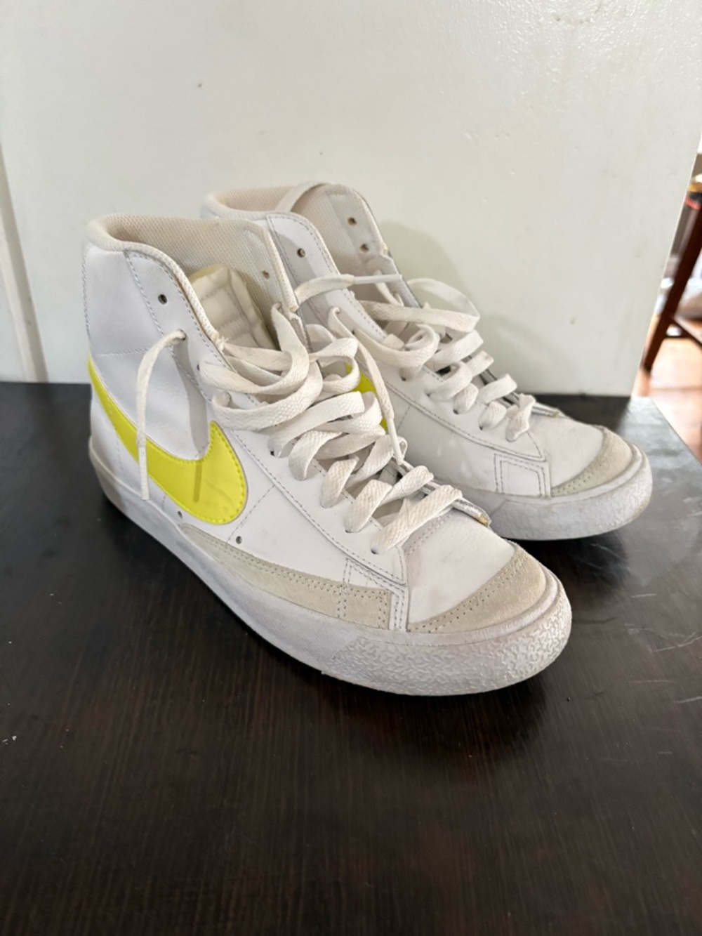Nike High-Top Sneakers with lemon Yellow Swoosh